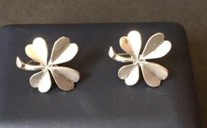Vtg Sterling Silver Shamrock Four Leaf Clover Good Luck Screw On Earrings - Picture 1 of 10