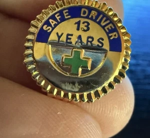 National Safety Council 13 Year Safety Green Cross Pin - Picture 1 of 9