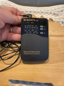 Roberts R984 Sportsman Pocket Radio - Picture 1 of 6