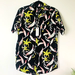 Cotton On Men's Short Sleeve Resort Shirt Small Black Floral Button Up BNWT - Picture 1 of 11