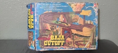 De colección Mattel Hot Wheels Flying Colors Baja Corte Pista de Carreras CAJA Solo Foto 1 de 4