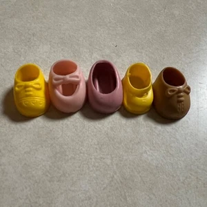 5 Vintage Strawberry Shortcake Puppen einzelne Ersatzschuhe - Bild 1 von 5