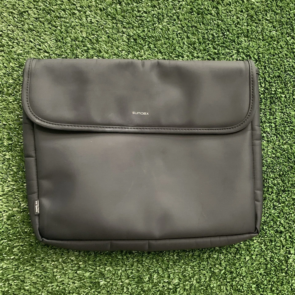 Funda negra para MacBook SUMDEX 13 pulgadas con dos bolsillos traseros Foto 1 de 4