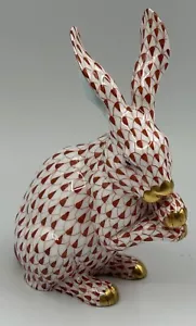 HEREND BUNNY RABBIT RUST FISHNET FIGURINE w/ CROSSED PAWS 6" - Picture 1 of 6