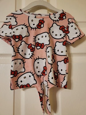 Top Hello Kitty para niños pequeños de Sanrio usado en excelente estado talla 3T #25-211 Foto 1 de 3