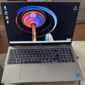 DELL LATITUDE 5520 INTEL CORE I5-1135G7 2,4GHZ | SSD 512Go | 16Go RAM | WIN 11 - Photo 1/7