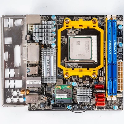 Placa madre Zotac 880G-ITXS WiFi AM3 Mini ITX DDR3 AMD Athlon II SATA 6Gb/s HDMI Foto 1 de 4