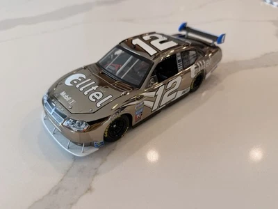 Coche diecast Ryan Newman White Gold Elite 2008 Alltel Penske 1:24 NASCAR Foto 1 de 4