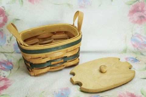 Cute Little Split Reed Woven Basket With Cover And Handles, Two Tone Color Cover