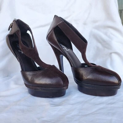 Zapatos de salón YSL Yves Saint Laurent de cuero marrón Seude tacones de diseñador vintage EE. UU. 8 Foto 1 de 4