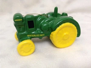 Ornamento natalizio ceramica 2000 Enesco John Deere trattore WATERLOO BOY - Foto 1 di 8