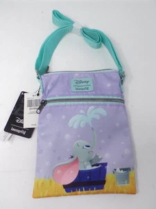 BOLSO BANDOLERA PASAPORTE PÚRPURA LOUNGEFLY DISNEY DUMBO EN BAÑO - Imagen 1 de 8