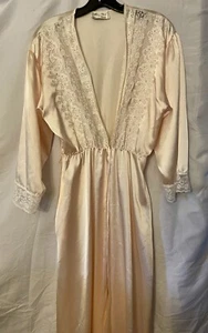 Miss Dior Sz P Robe baby pink  polyester w/pink lace pockets,Snap Closure No Tie - Picture 1 of 21