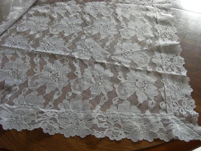 Floral Design White Lace Polyester Tablecloth 52" x 86" - EXC - Image 1 of 3