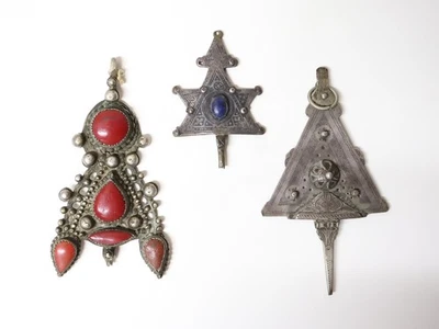 Bel ensemble d'anciennes Fibules en Argent Maghreb Niellage incomplètes fin 19e - Photo 1/4