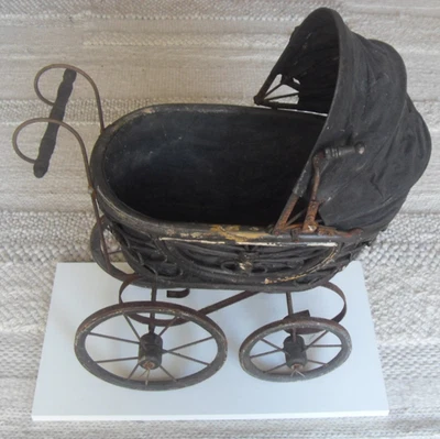 Ancien jouet landeau noir 1900c XIXe siècle / début XXe bois et métal - Photo 1/4