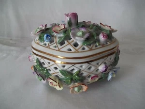 Scatola vintage KPM Berlin dipinta a mano con coperchio bigiotteria gioielli rose - Foto 1 di 11