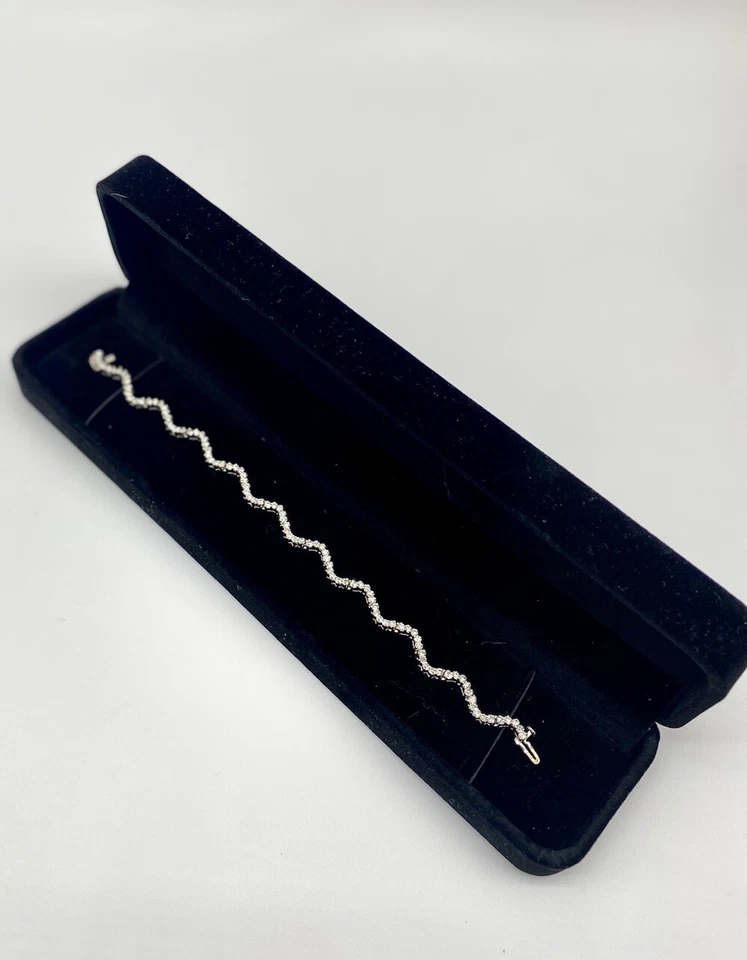 Brazalete tenis diamantes ondulados, platino 3 CTW Foto 1 de 4