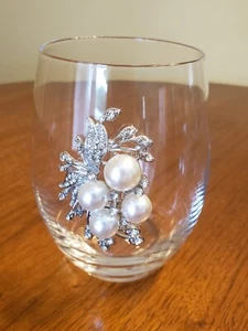 Copa de vino sin tallo The Queens Jewels con perlas con dije pedrería flor - Imagen 1 de 5