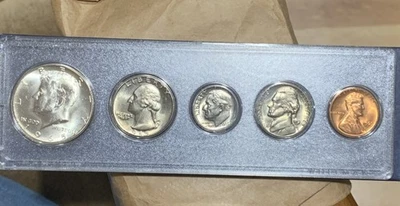 1965 US Special Mint Set Coins In Holder - Image 1 of 4