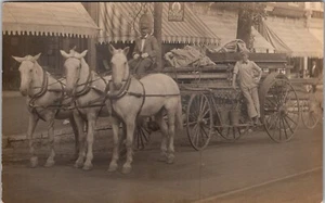 Carte postale RPPC chariot de pompiers tiré par des chevaux service pompiers haches échelle c1910 JA28 - Photo 1/4