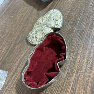 Caja de baratijas vintage de joyería musical de doble corazón de International Silver Company 1994 - Imagen 1 de 3