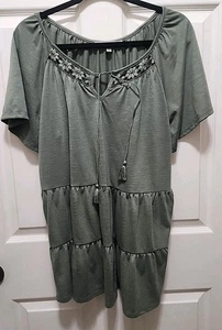 Absolutely Famous Sage Green Tiered Short Sleeve V-Neck, Crochet detail  Size 1X - Picture 1 of 9