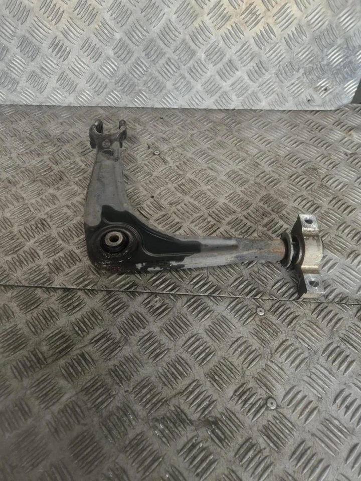 BRAS DE SUSPENSION AVANT DROIT (TRIANGLE) Peugeot 407 SW (6E) #92116449 - Photo 1/1