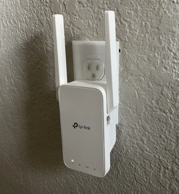 TP-Link AC1200 WiFi Range Extender - Image 1 of 3
