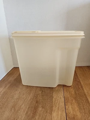 Винтажная Rubbermaid Servin Saver #3, 13 Чашек Хранитель Зерновых Прозрачная с Миндальной Крышкой - Изображение 1 из 4