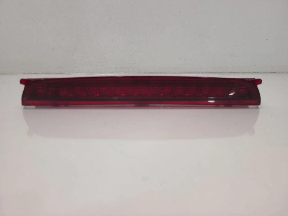 Tercera luz de freno Buick Enclave 2011/luz de freno de montaje alto Foto 1 de 4