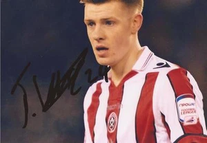 SHEFFIELD UNITED: JOE IRONSIDE FIRMATO 6x4 FOTO AZIONE + CERTIFICATO DI AUTENTICITÀ - Foto 1 di 1