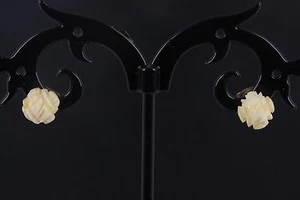 COSTUME BONE STUD EARRINGS FASHION 4230 - Picture 1 of 2