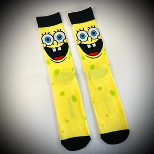 SPONGEBOB SOCKEN gelb schwarz GROSSES LOGO Gesicht lustig Cartoon Schwammkopf Herren ERWACHSENE - Bild 1 von 2