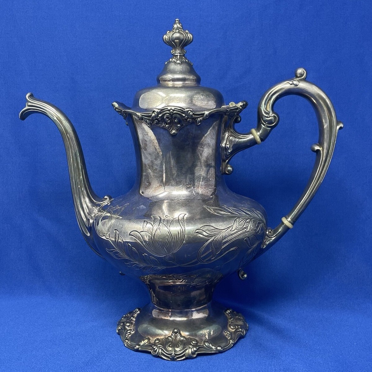 Reed & Barton 1900-1940 Antique US Silver-Plated Teapots Reed & Barton 1900-1940 Antique US Silver-Plated Teapots