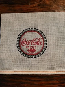 Tapa de botella de Coca Cola lona punta de aguja de Heidi Stanley Designs - Imagen 1 de 3