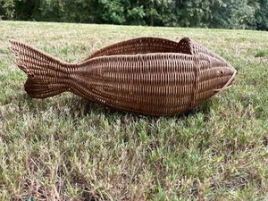 "Cesta de mimbre vintage de ratán pescado 19"" X 6"" MCM decoración náutica" - Imagen 1 de 8