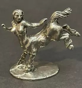 Vintage mythische weibliche Minifigur ~ Zentauride tritt ihre Fersen auf ~ Zinn - Bild 1 von 6
