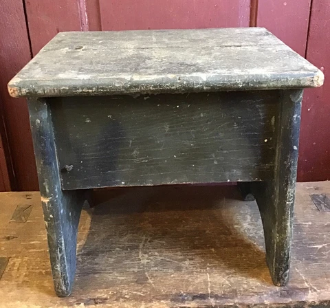 ANTIQUE SHOESHINE BOX IN OLD GREEN AND BLACK PAINT CAST IRON FOOT MOUNT INSIDE Cover