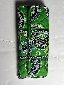 Portafoglio elegante Vera Bradley tracolla cupcake verde trapuntato floreale nuovo cartellino - Foto 1 di 4