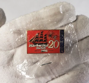 Spilla da bavero smaltata vintage 1996 Harborfest Norfolk Virginia sponsor 20° anniversario - Foto 1 di 7