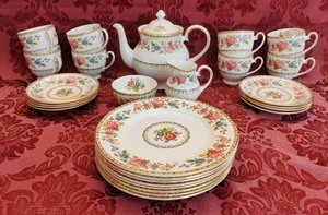 Royal Grafton Malvern China Set da tè 27 pezzi per 8 - molto bello! - Foto 1 di 9