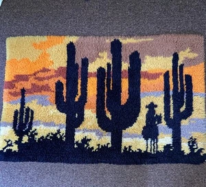 Vintage Riegel Haken Teppich Southwestern Kaktus und Cowboy Sonnenuntergang 70er Jahre E438 - Bild 1 von 7