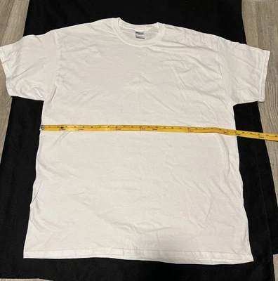 Camiseta Kirkland Signature masculina gola redonda 100% algodão branca tamanho XLarge - Imagem 1 de 3