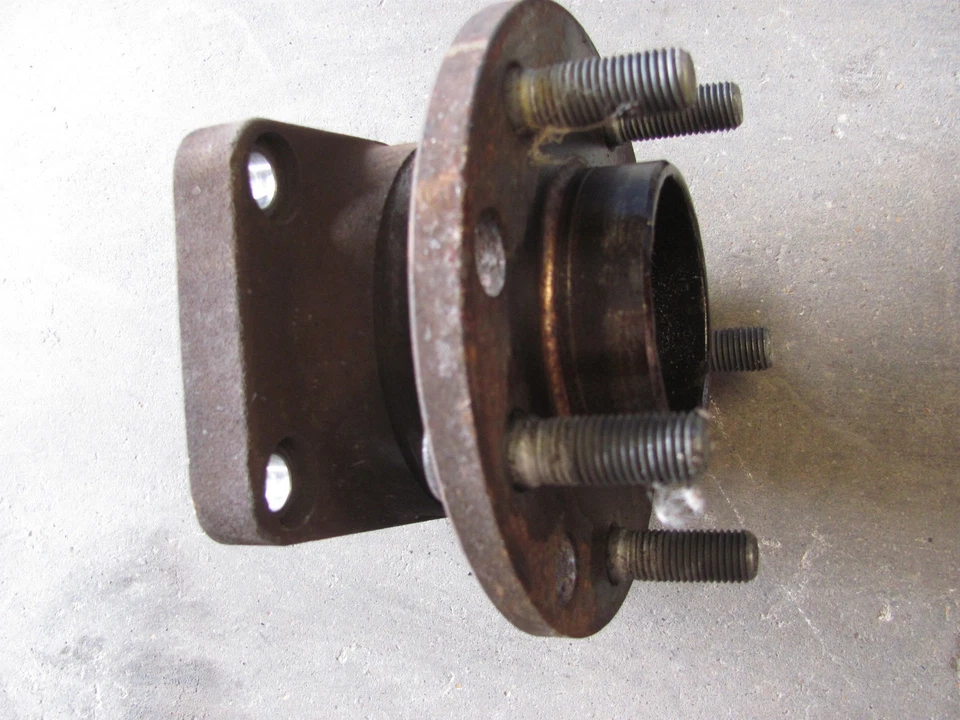 HUSILLO BUJE RUEDA TRASERA DERECHA JAGUAR TIPO X 2001-2002-2003-2004-2005-2006-07-2008 Foto 1 de 1