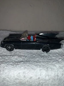 2004 CORGI 1960'S DC COMICS BATMOBILE 1:43 DIECAST WITH BATMAN DRIVER - Bild 1 von 14