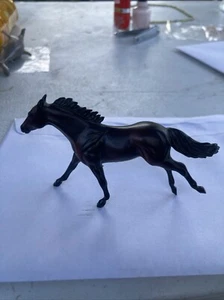 Breyer Stablemates #10303 Thoroughbred in black from the Hidalgo Play Set - Picture 1 of 5