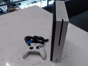 MICROSOFT XBOX ONE S - CONSOLE - 500GB - 1681 (FC2018871) - Picture 1 of 6