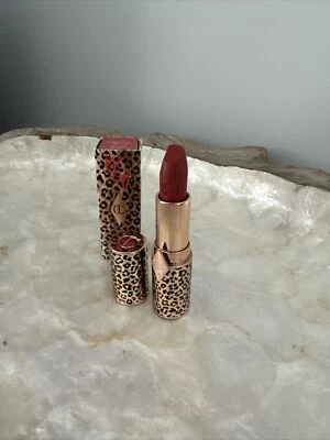 CHARLOTTE TILBURY HOT LIPS 2 CLASSY RED HOT SUSAN LIPSTICK MATTE 3.5G NEW IN BOX - Image 1 of 4