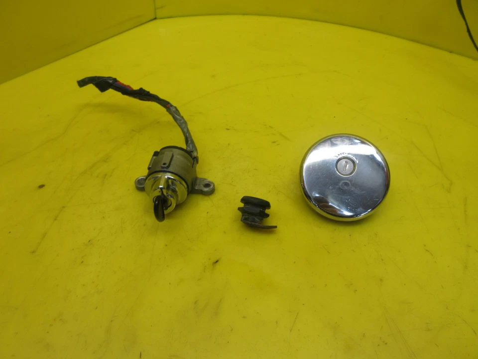 OEM 04-09 KAWASAKI VULCAN 2000 IGNITION LOCK KEY SET W/ GAS CAP AND SEAT LOCK - Image 1 of 4